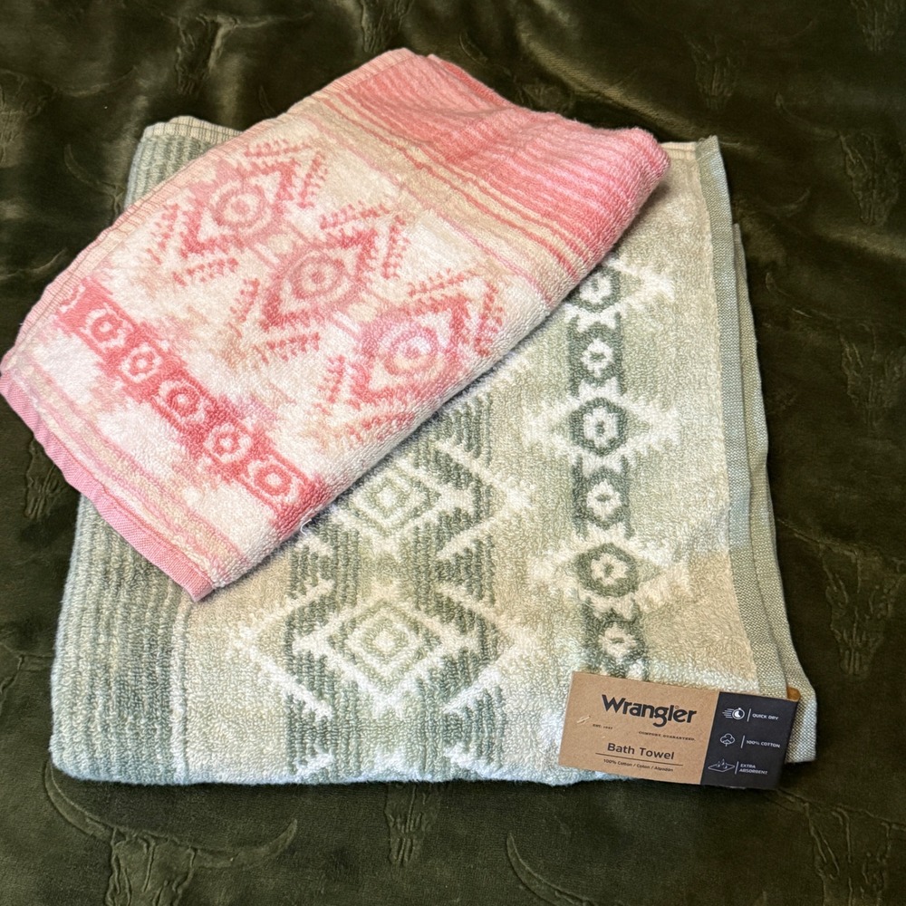 Wrangler Towel 2 Pc Set NWT Southwestern Aztec Jericho Pink and Green